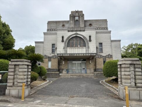 加古川市加古川町 旧加古川図書館 正面の様子