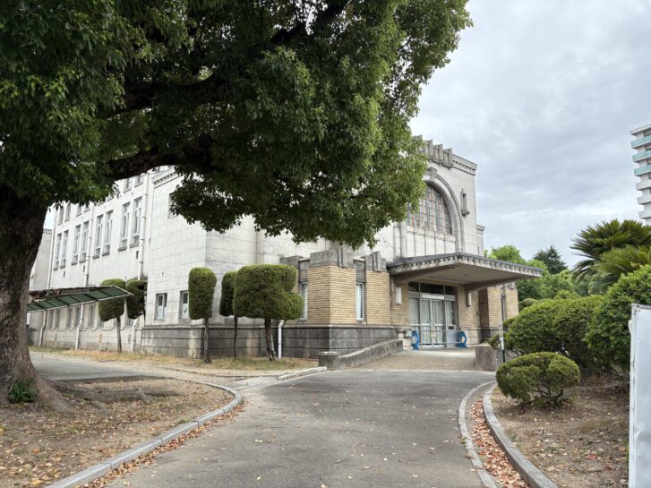 加古川市加古川町 旧加古川図書館 南側から見た建物の様子