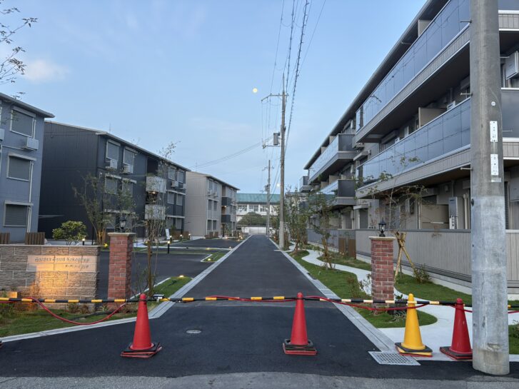 ニッケ社宅跡地 集合住宅ガーデンコート加古川 中央入口の銘板