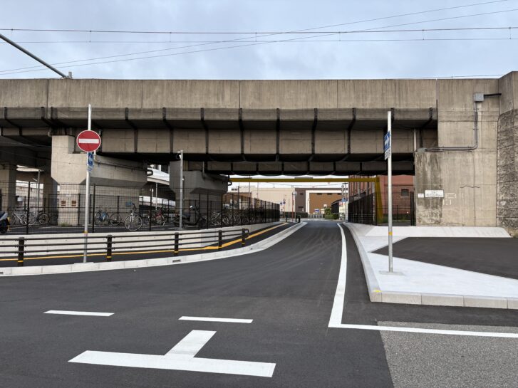 ニッケパークタウン北側 JR高架下の道路が完成開通後 北側から南側の様子