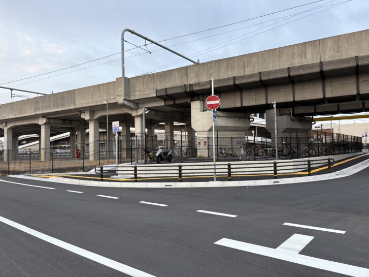 ニッケパークタウン北側 JR高架下の道路が完成開通後 北側から南東向きの様子