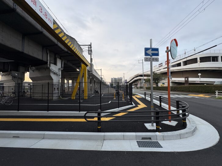 ニッケパークタウン北側 JR高架下の道路が完成開通後 南側西側から東向きの様子