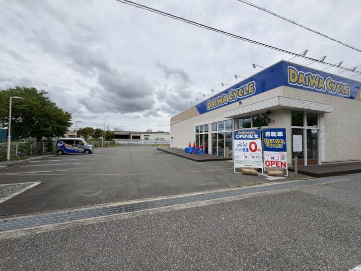 開店した自転車専門店ダイワサイクル 加古川安田店（明姫幹線の安田交差点近く）全景