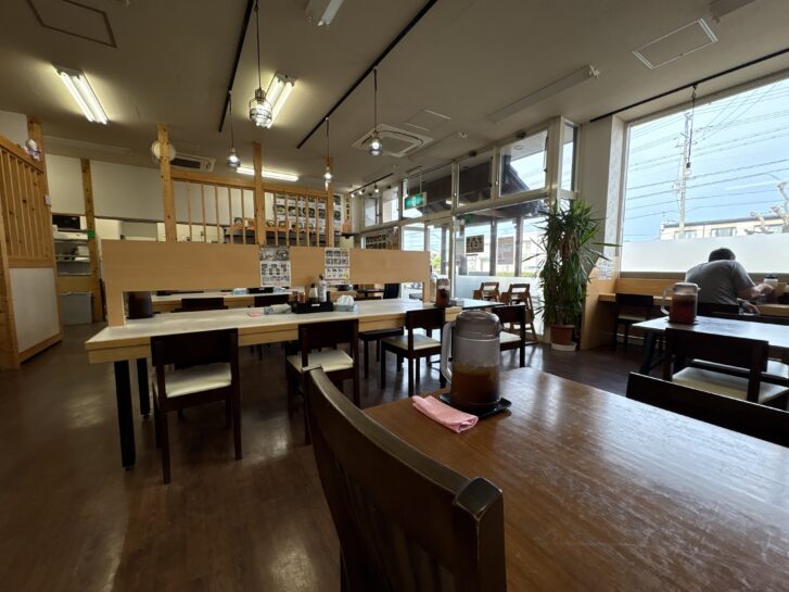 加古郡稲美町国岡 セルフ讃岐うどんの店「自家製麺セルフうどんむぎわら」さん 店内雰囲気