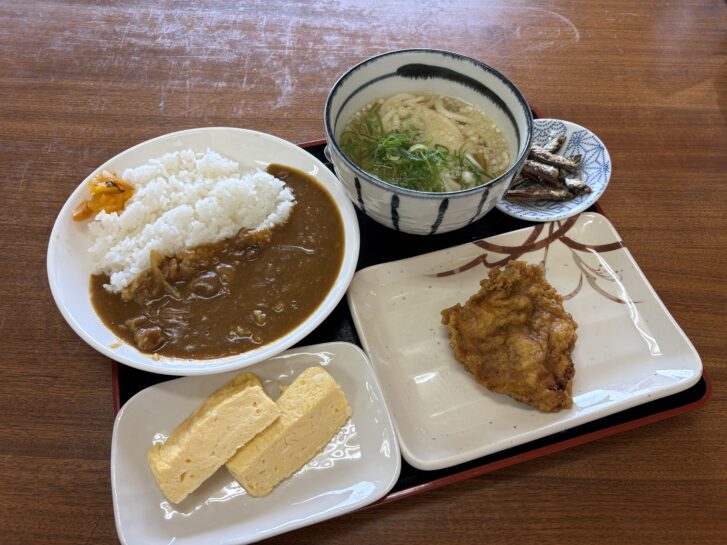 加古郡稲美町国岡 セルフ讃岐うどんの店「自家製麺セルフうどんむぎわら」さん 朝定食ミニカレー+厚焼き玉子+カレー唐揚げ