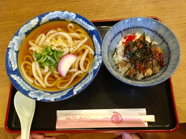 うなぎ丼セット(うな丼うどん付き)1000円