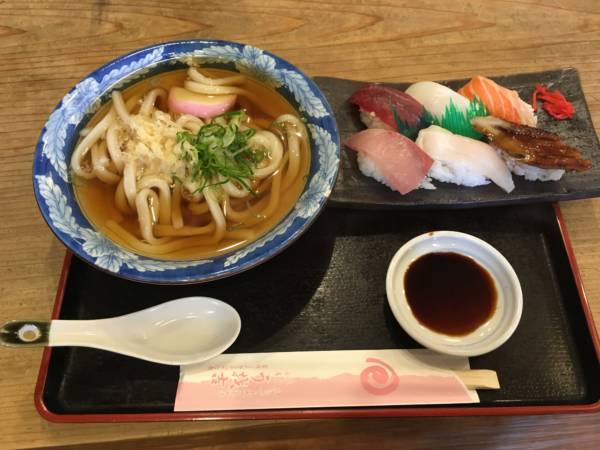 にぎり寿司セット(にぎり寿司6カンうどん付き)1000円