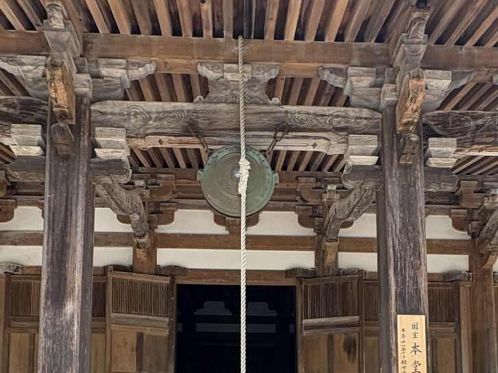 朝光寺本堂の鰐口