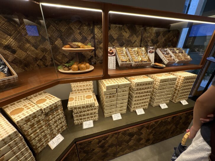 中島大祥堂 丹波本店 箱詰め焼菓子の棚