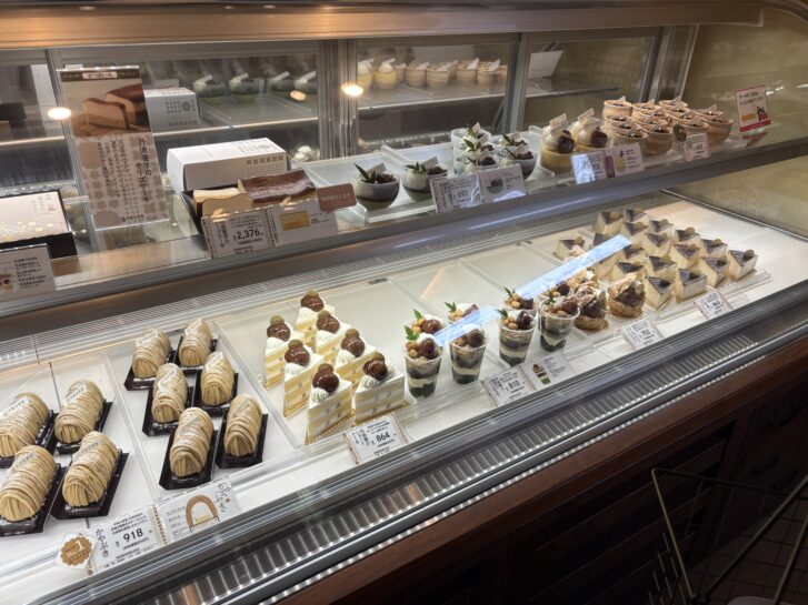 中島大祥堂 丹波本店 ケーキショーケース