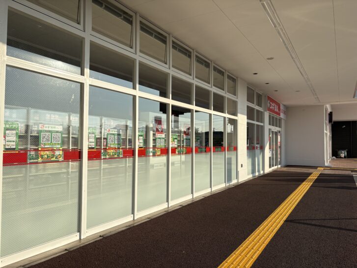 スギ薬局 高砂店 店舗入口