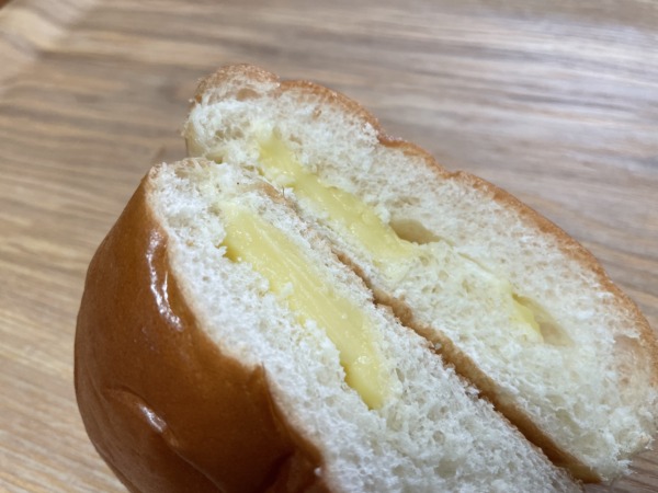 高砂食品 クリームパンの断面