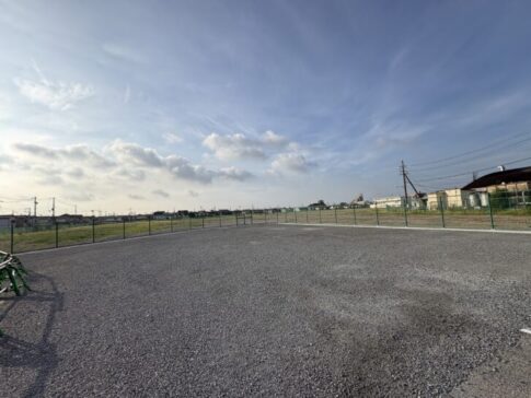 加古川市有地 旧公設地方卸売市場跡地 舗装されたまま広がる敷地