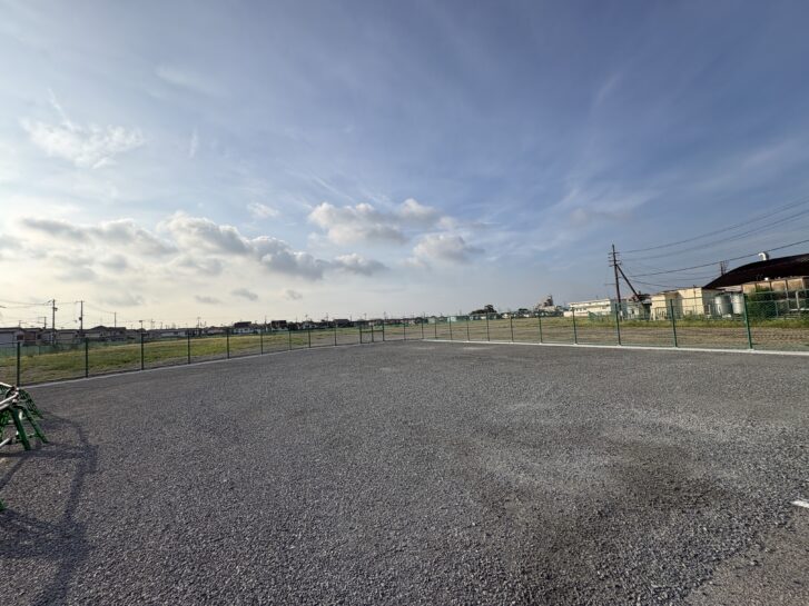 加古川市有地 旧公設地方卸売市場跡地 舗装されたまま広がる敷地