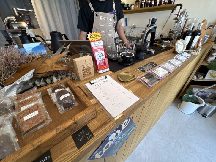 ERMINE COFFEE 店内カウンター