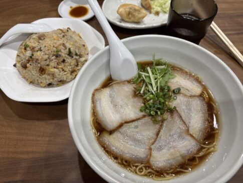 中華料理 ラーメン芳蘭 チャーシューメンとチャーハン、餃子のセット