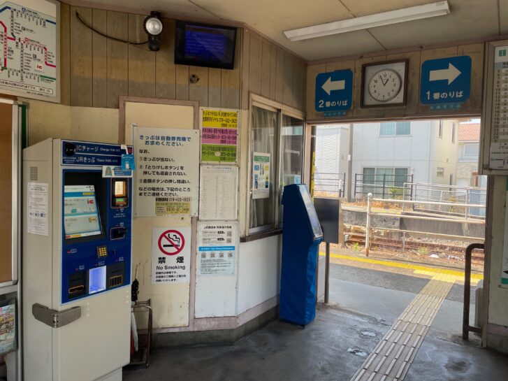 JR日岡駅 駅舎構内改札(2024年8月)