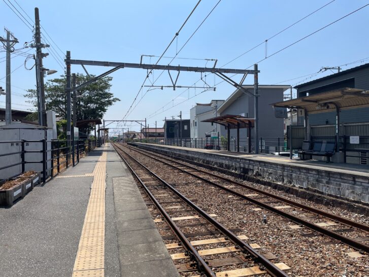 JR日岡駅 線路南向き(2024年8月)