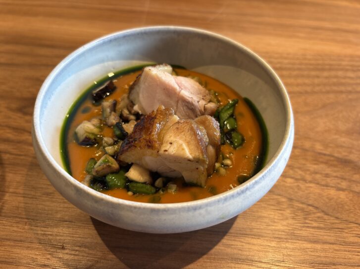 poroni 薪焼き多可町加美区播州百日鶏の稲美町ポアロかぼちゃソース和え