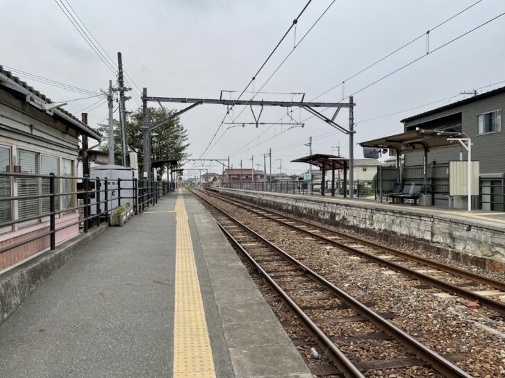 JR日岡駅 線路南向き(2021年5月)