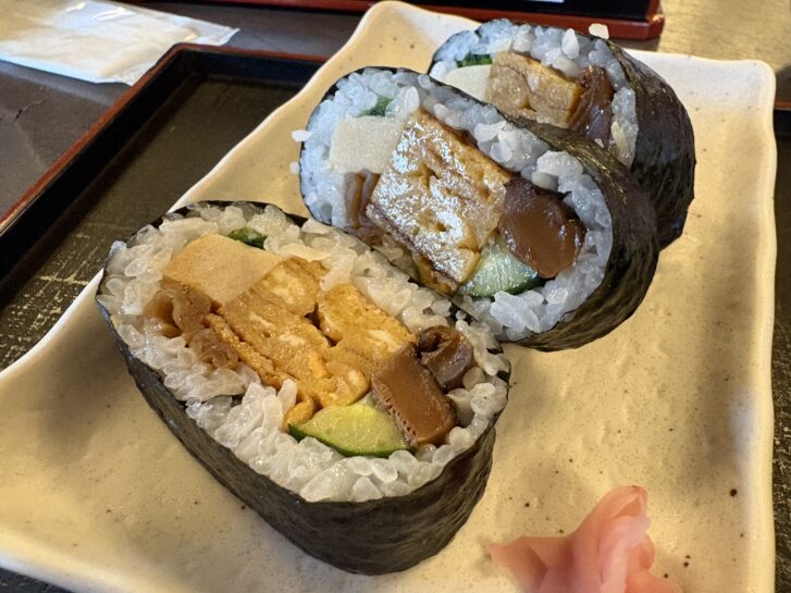播州三木一休庵 セットの巻き寿司