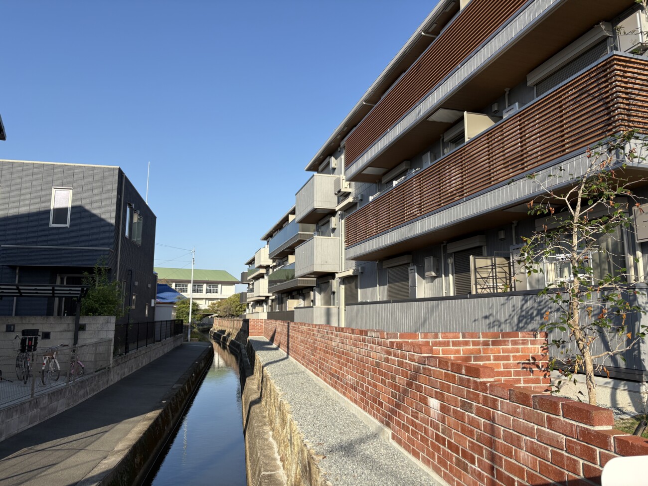 ニッケ社宅跡地 集合住宅ガーデンコート加古川 東側用水路沿い