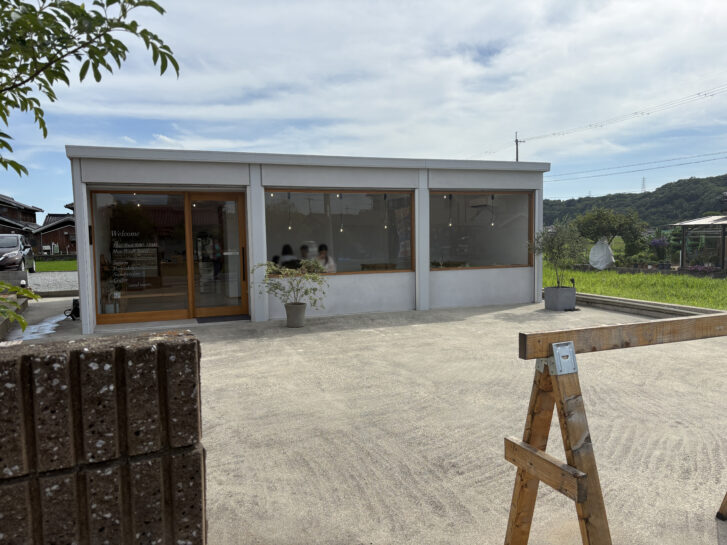 小野市新部町「お菓子のしごと」店舗外観
