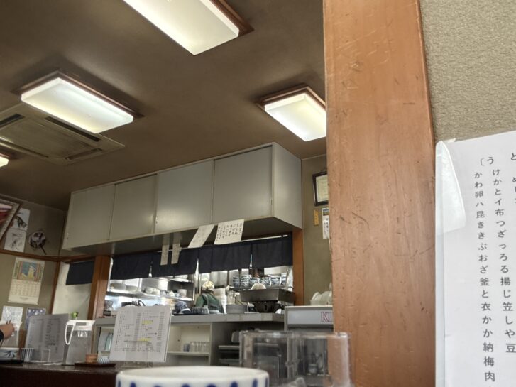 手打ちうどん一休 店内・テーブル席・お座敷