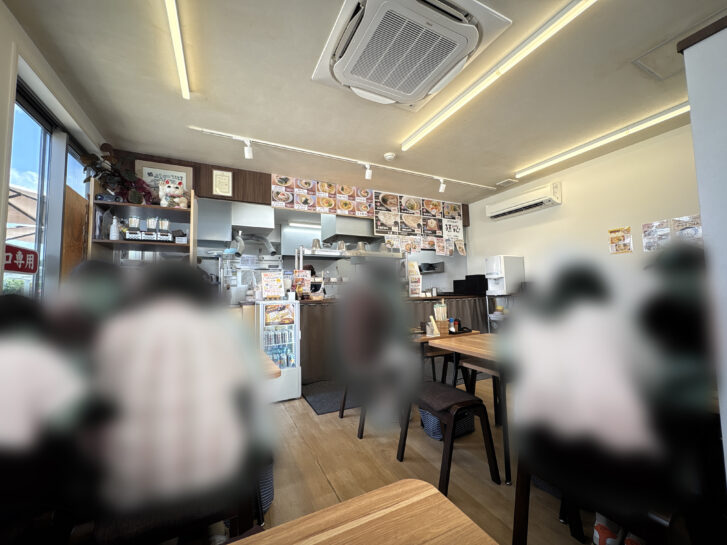 「手打ちうどん 孫心」店内の様子