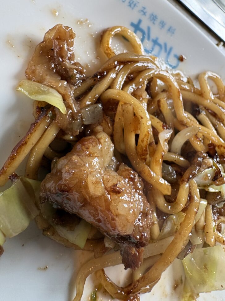 お好み焼専科かかし すじ焼きそばのゴロゴロとしたすじ