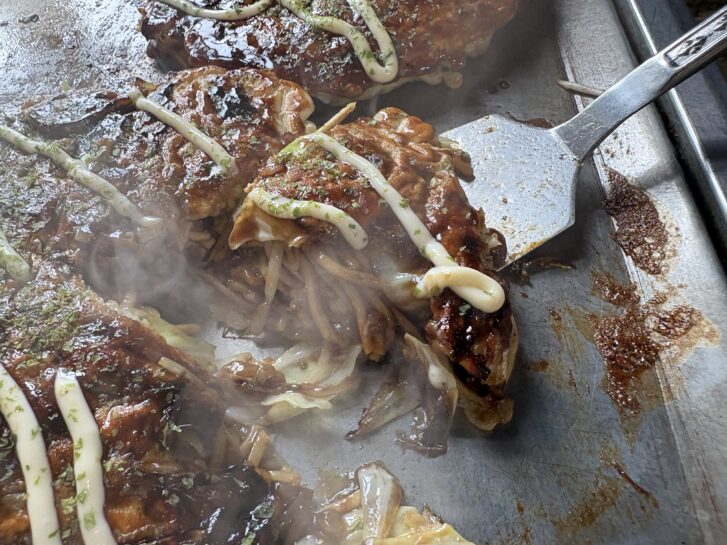 お好み焼専科かかし ボリューム満点のすじモダン断面