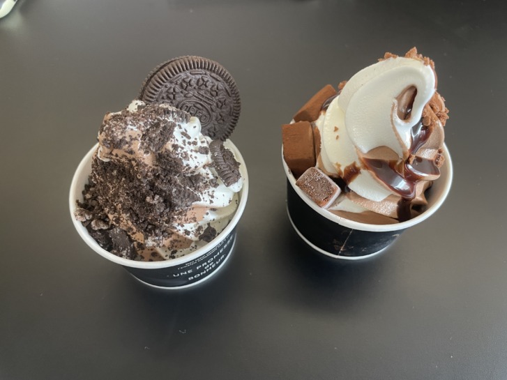 高砂市松陽 クランベリークリーム&カフェ オレオソフト・生チョコソフト