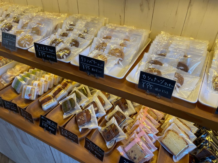 高砂市伊保崎 パティスリークランベリー 焼き菓子ショーケース