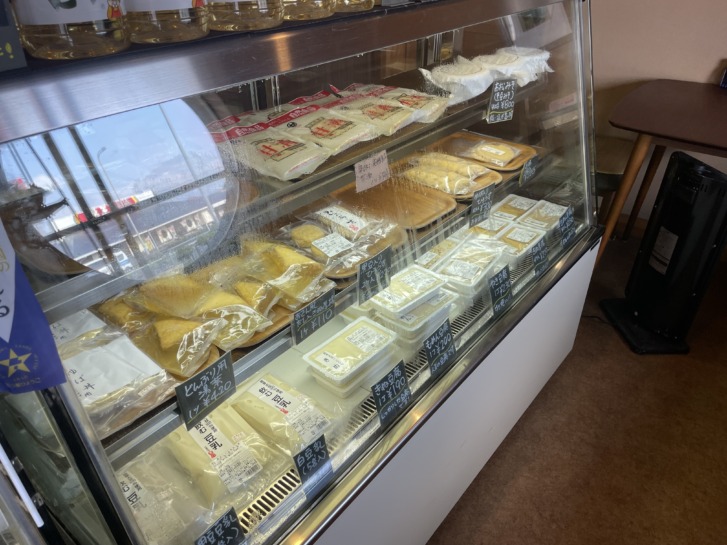 播磨町 豆腐屋まつい 店内ショーケース