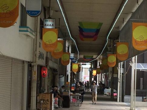 加古川市寺家町 加古川蚤の市の様子