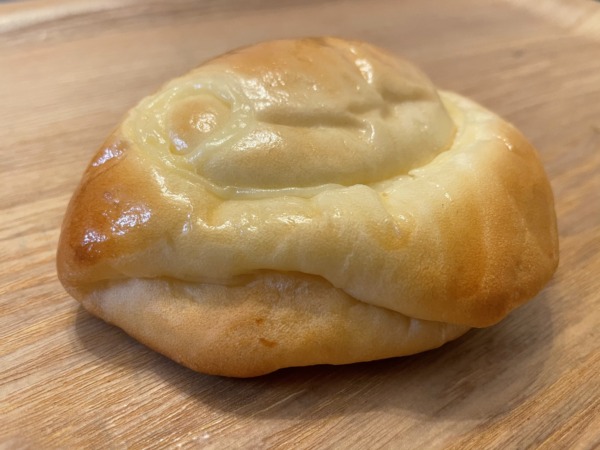 高砂市緑丘 パンのアトリエロゼット クリームパン