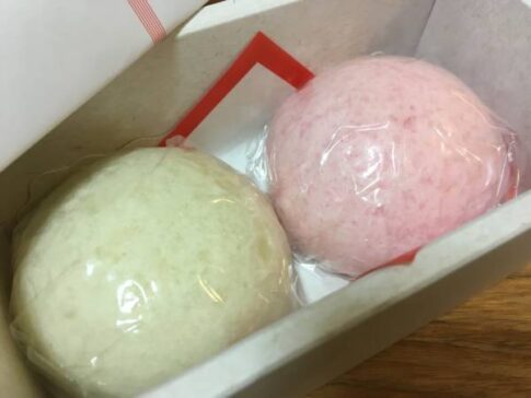 加古川市平荘町 御菓子司秀月堂の紅白饅頭