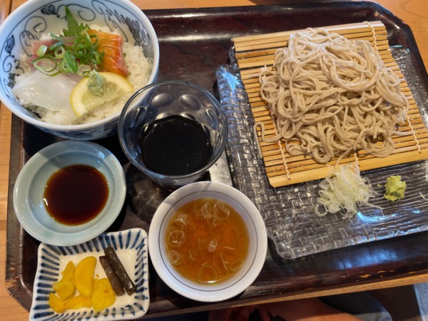 稲美町国岡 そば料理いなみ 海鮮丼定食