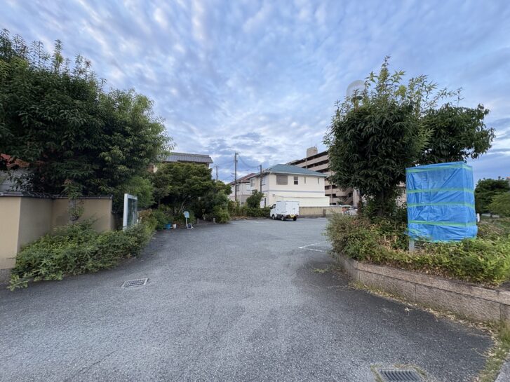 日本料理 しげ真 シートで覆われた入口看板