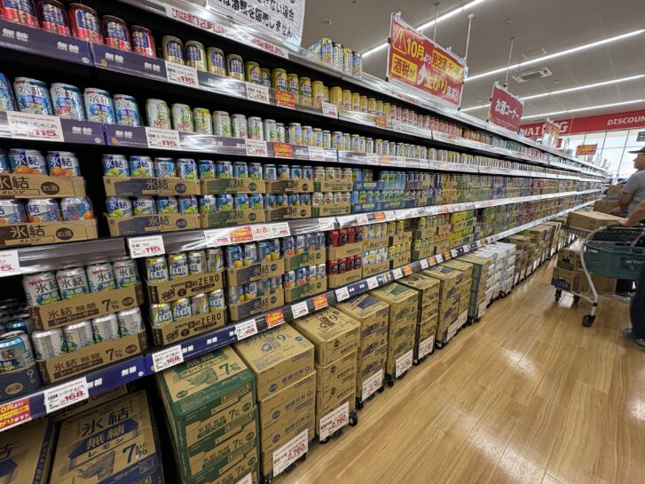 マルアイビッグ 缶チューハイ・アルコール飲料の棚