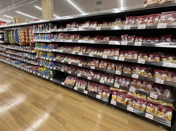 マルアイビッグ お菓子売り場