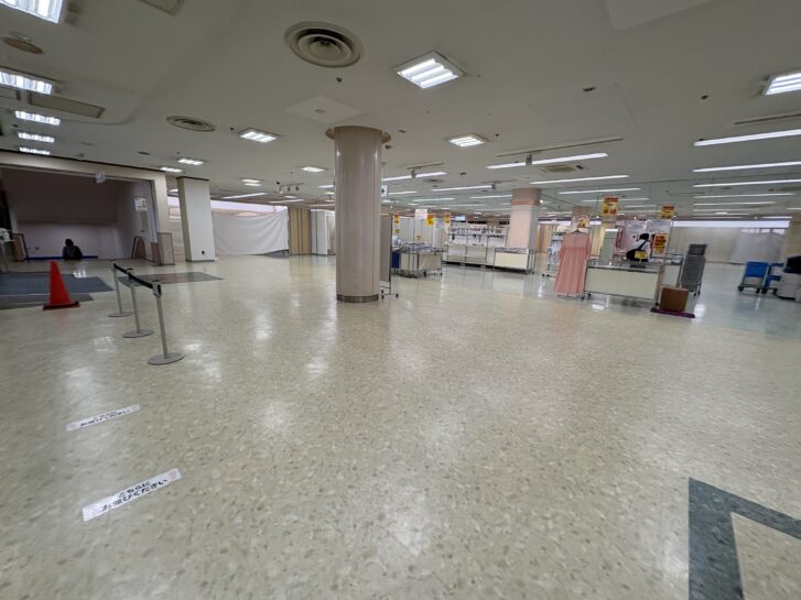 コープ高砂 2階フロア 商品撤去後の様子
