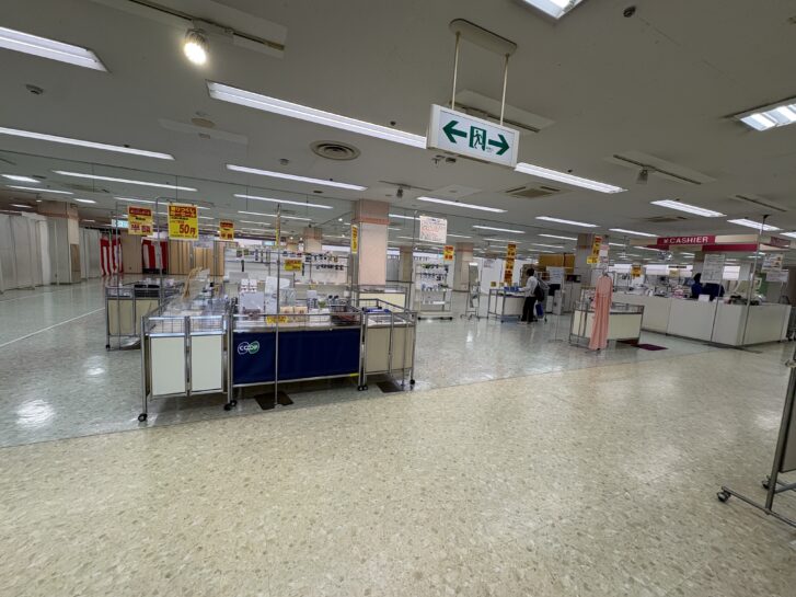 コープ高砂 2階フロア レジ付近