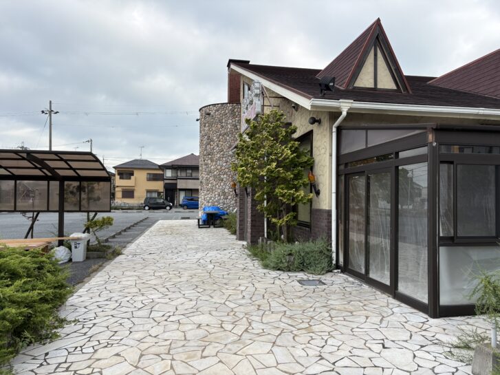 稲美町 石窯パン工房パン・ド・ミ稲美店 道路側から見た店舗