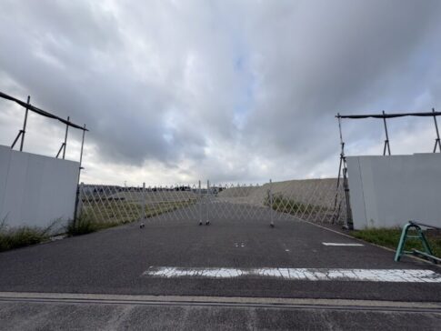 稲美町 六甲バター稲美工場跡地 旧正門付近の様子（マルアイ稲美店前）
