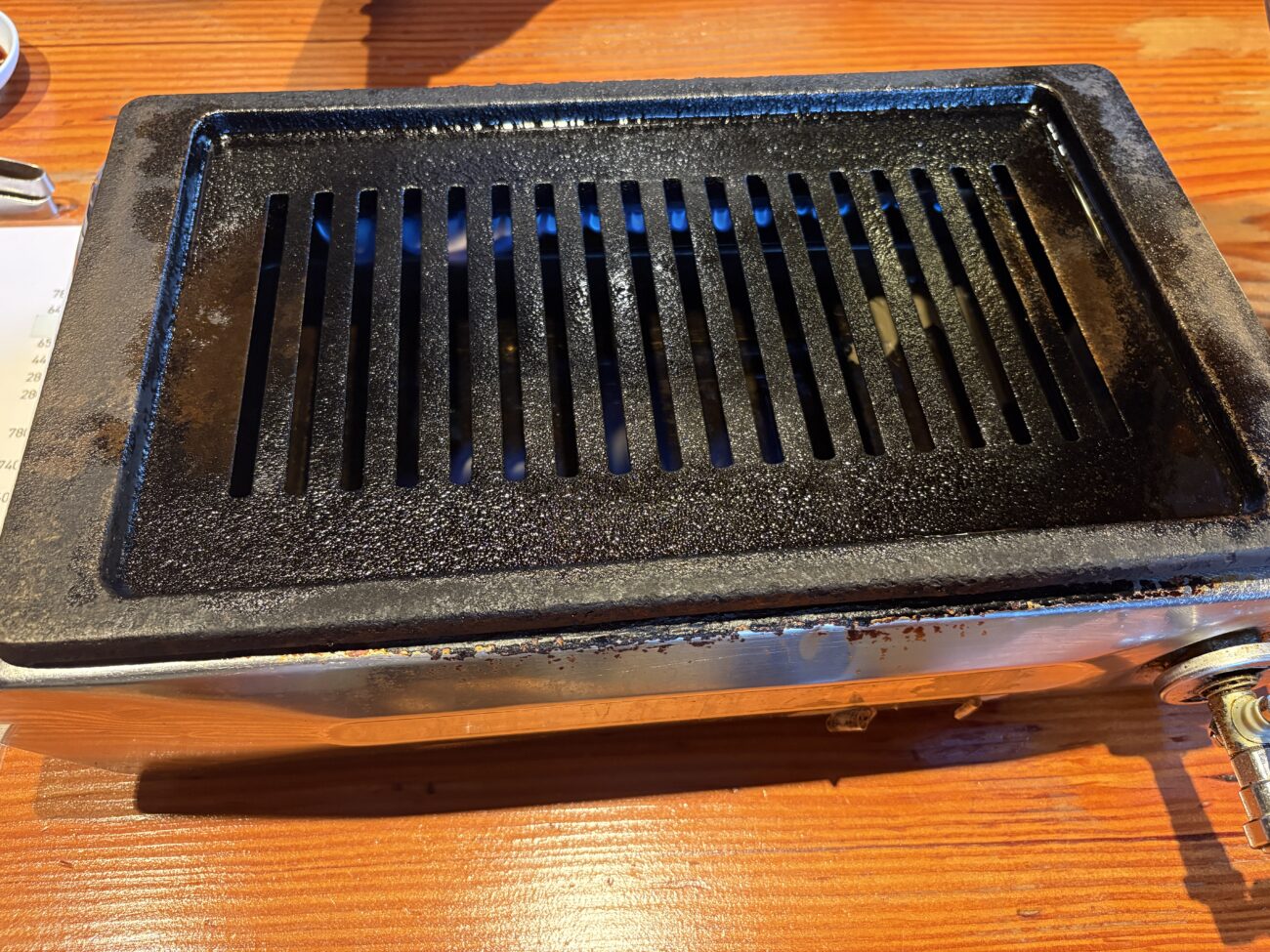 肉の大和 小野本店 焼肉コンロ