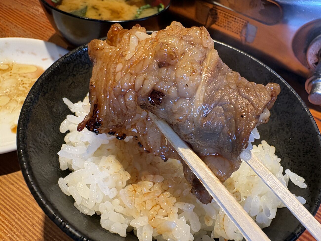 肉の大和 小野本店 オンザライスのやみつきカルビ