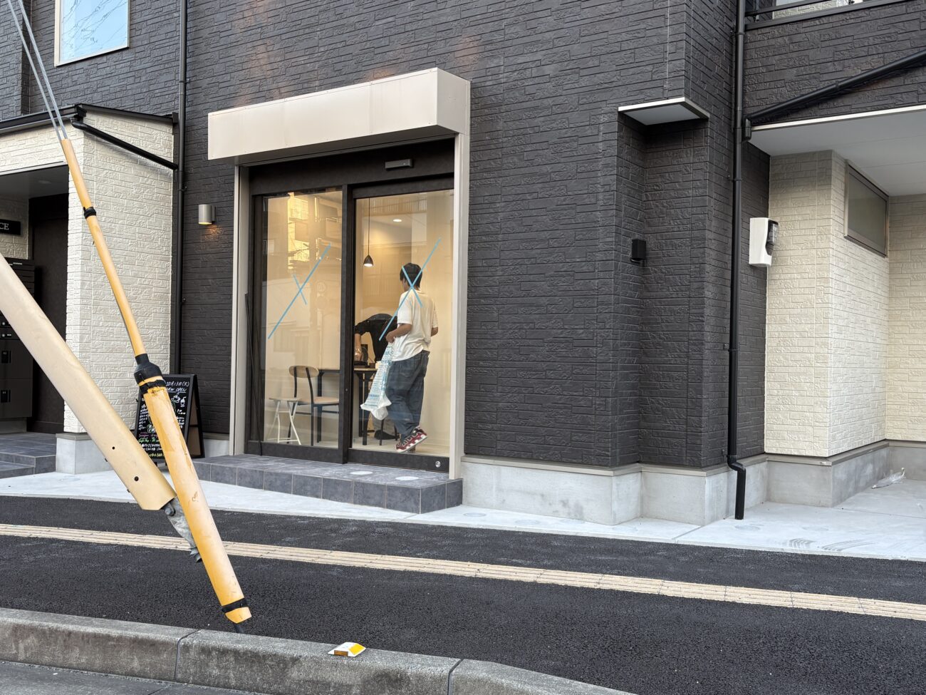 凪 coffee. 店舗前の様子