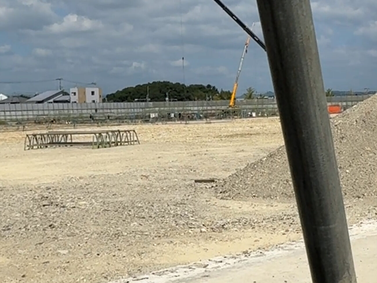 そよら小野 南側から北向きの現場 基礎工事が進んでいる様子