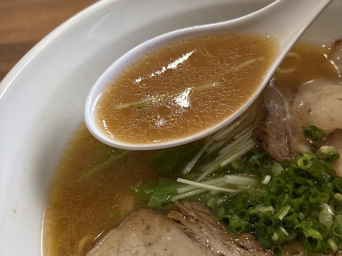 ラーメン芳蘭のコクとうま味のある味噌スープ